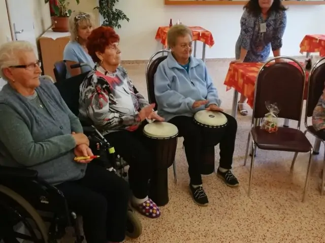 V pátek 4. října nás navštívili Soulrychvald s hudebními nástroji Djembe  - 2 - 