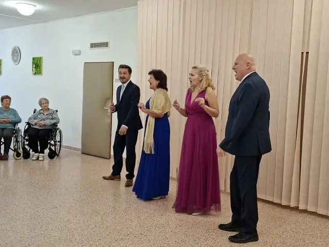 Národní divadlo moravskoslezské přijelo k nám - 0 - c04556f2-73b7-427b-ade5-c9ce7501b0f1.JPG